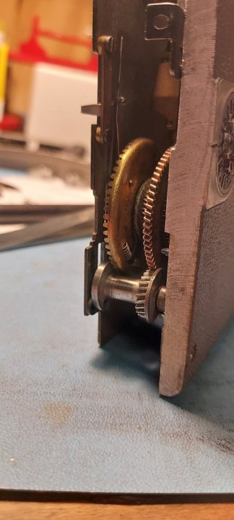 Felt clutch on shutter gear.jpg